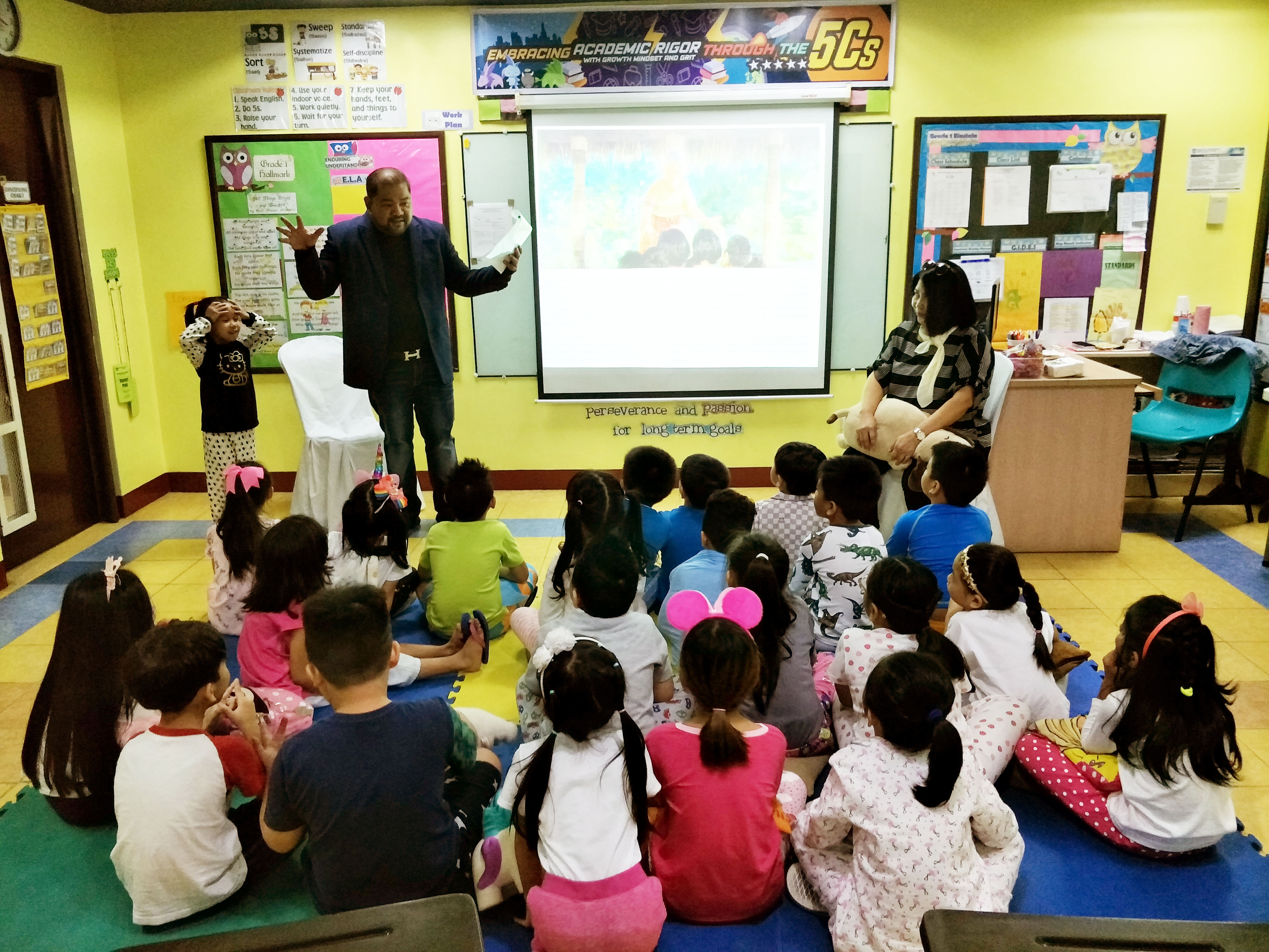 A Home Away From Home: Parents Conduct Storytelling at School