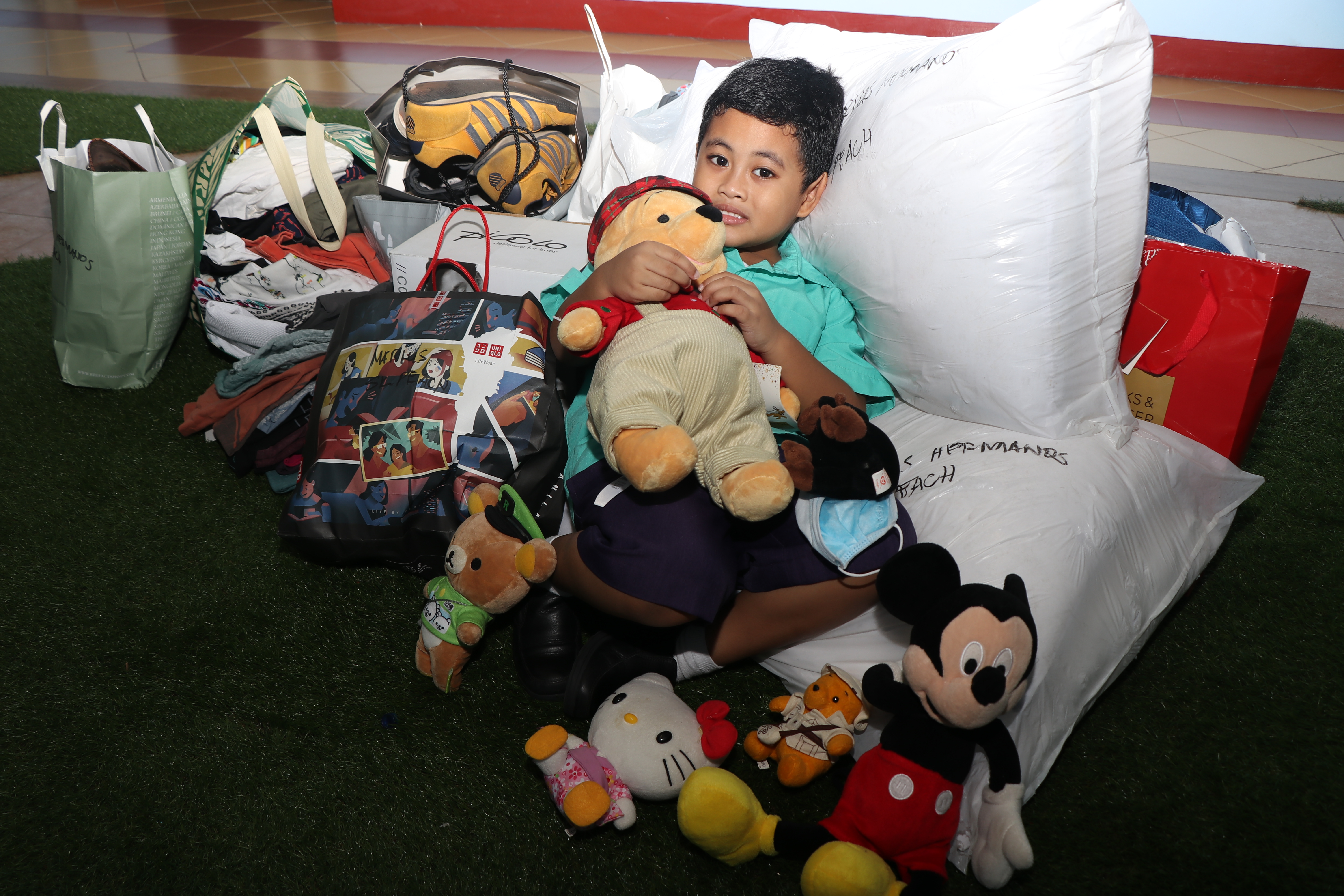 Southville Student Donates His Christmas Aguinaldo and Toys to Taal Victims